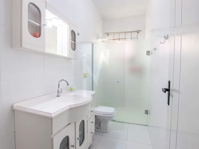 Imagem 6: Casa a venda a 100(cem) metros do mar, porteira fechada! Localizada na praia de
