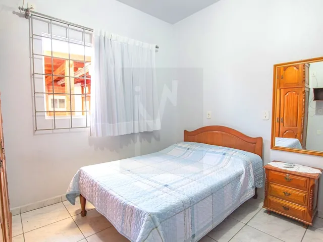 Imagem 3: Casa a venda a 100(cem) metros do mar, porteira fechada! Localizada na praia de