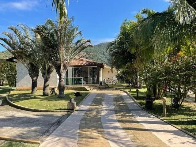 Imagem: Linda casa localizada no bairro ressacada