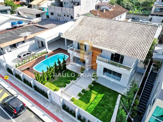 Imagem: Casa À Venda em Balneário Camboriú, Centro