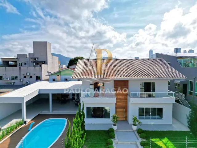 Imagem 3: Casa À Venda em Balneário Camboriú, Centro, com 4 Quartos, 400M²