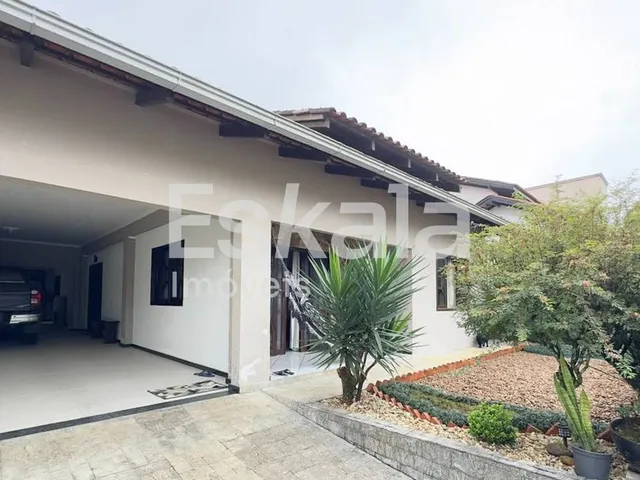 Imagem: Casa Semimobiliada Com 04 Dormitórios