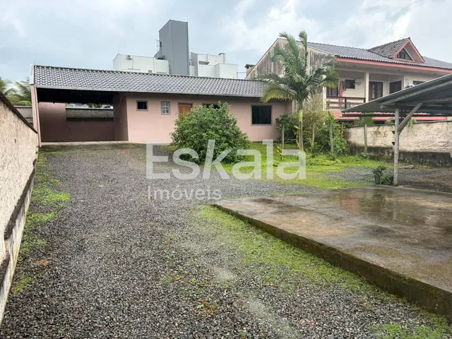 Imagem: Casa com 378m2 de terreno