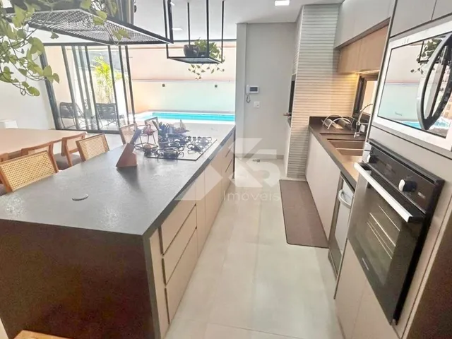 Imagem 11: Casa à venda com 3 quartos, sendo 3 suítes, 226m² de área construída. Casa 100
