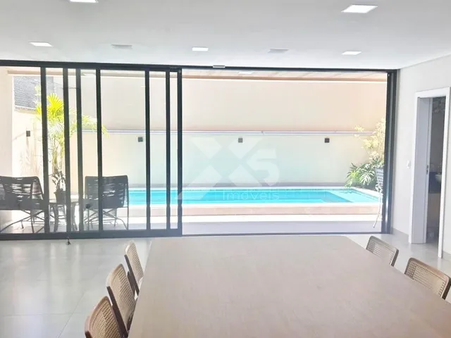 Imagem 6: Casa à venda com 3 quartos, sendo 3 suítes, 226m² de área construída. Casa 100