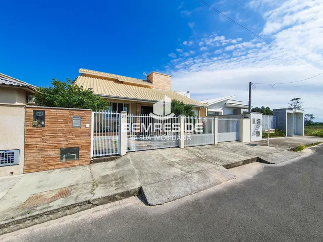 Imagem 2: Casa de laje com cinco quartos e escriturada no bairro Cristo Rei em Jaguaruna