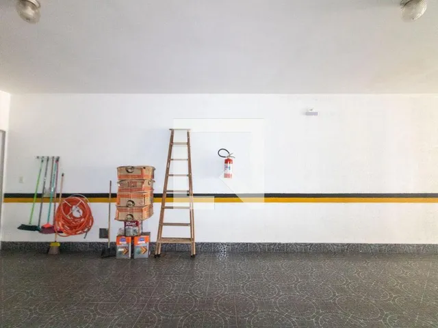 Imagem 8: Localizado na vibrante cidade de Santo André, este apartamento oferece uma excelente