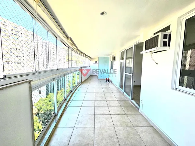 Imagem: O apartamento possui 3 Dormitórios, 1 Suíte, 3 Banheiros,