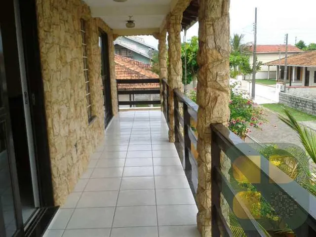Imagem 2: Sobrado à venda, 50 m da praia, 1 Suíte + 4 quartos, 200m²