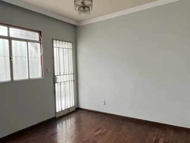 Imagem 2: Casa Geminada para LOCAÇÃO 4 Quartos 2 Banho 1 Vaga
