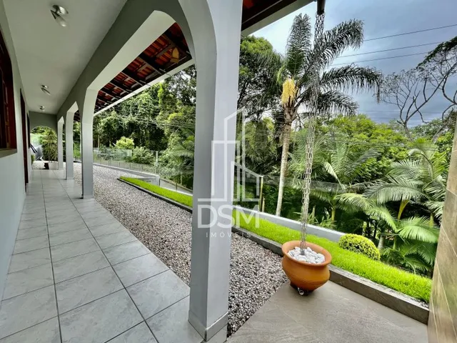 Imagem: Casa de Alto Padrão, com 3 Quartos (1 Suíte
