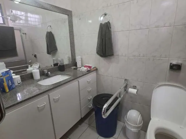 Imagem 9: Casa de 195 metros, com 3 quartos (2 suítes), 2 salas, quintal amplo e 4 vagas de