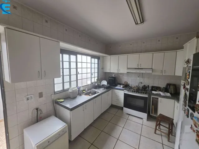 Imagem 13: Casa de 195 metros, com 3 quartos (2 suítes), 2 salas, quintal amplo e 4 vagas de