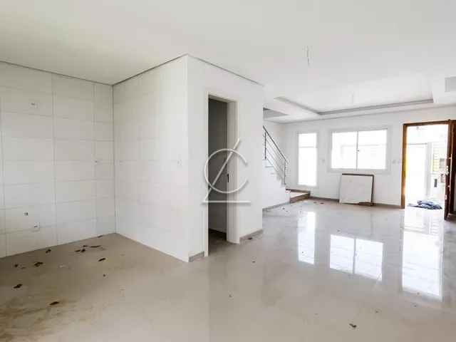 Imagem 3: Sobrado com Pátio, no Igara de (03) Três Quartos, Sendo (01)Uma Suíte e (02) Duas Vagas para Carro