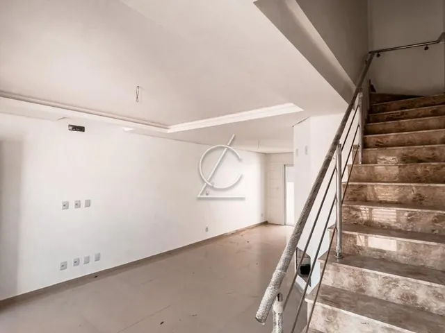 Imagem 4: Sobrado com Pátio, no Igara de (03) Três Quartos, Sendo (01)Uma Suíte e (02) Duas Vagas para Carro