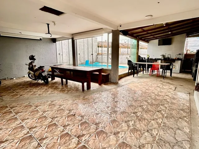 Imagem 3: Casa Alto Padrão com Piscina e Área Gourmet - Caminho Novo em Palhoça/SC