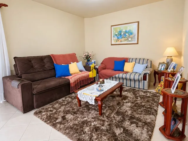 Imagem 5: Casa de Alto Padrão com 3 dormitórios (sendo 2 suítes com closet) no bairro Imigrantes
