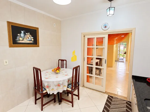 Imagem 16: Casa de Alto Padrão com 3 dormitórios (sendo 2 suítes com closet) no bairro Imigrantes