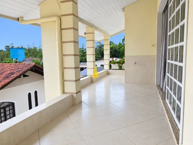 Imagem 10: Casa de Alto Padrão com 3 dormitórios (sendo 2 suítes com closet) no bairro Imigrantes