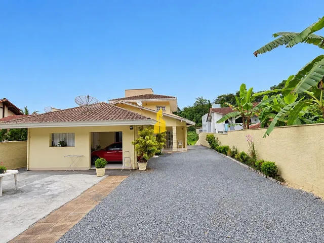 Imagem 3: Casa de Alto Padrão com 3 dormitórios (sendo 2 suítes com closet) no bairro Imigrantes