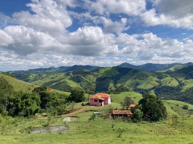 Imagem 2: Imperdível Chácara à Venda em Itajubá-MG, Bairro Angolá: 4 Quartos, 1 Sala, 1