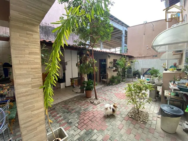 Imagem: Casa de Alto Padrão à Venda em Bairro