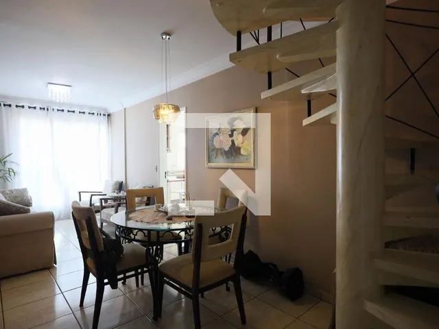 Imagem: A casa possui 3 Dormitórios, 1 Suíte, 2 Banheiros, 2