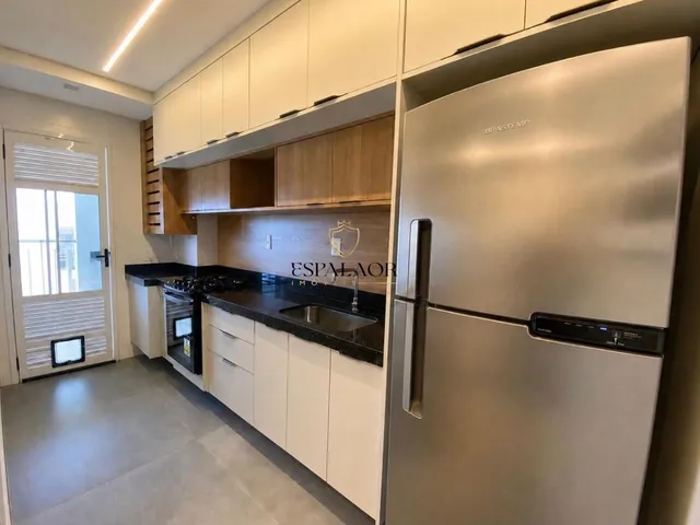 Imagem: O apartamento possui 2 Dormitórios, 1 Suíte, 2 Banheiros,
