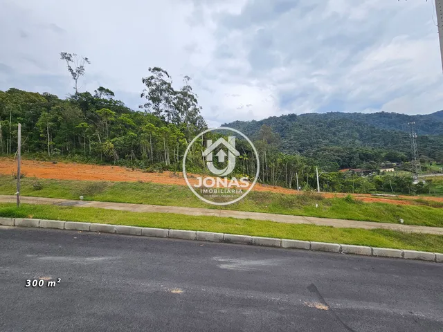 Imagem: Lote com 300m² fundos com area verde
