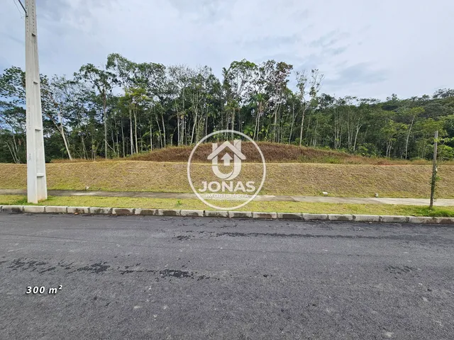 Imagem: Lote com 300 m² fundo com area verde