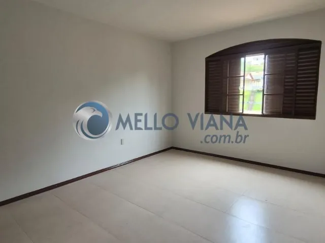 Imagem 4: Excelente chácara localizada em área urbana, com sala com varanda, 4 quartos (sendo 2