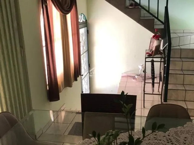 Imagem 2: Casa com Quatro Quartos a Venda no Jsrdim Esplanada