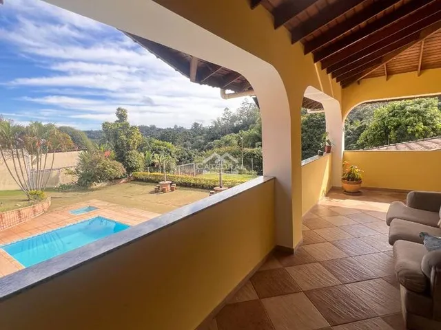 Imagem: A fazenda possui 3 Dormitórios, 1 Suíte, 4 Banheiros, 8