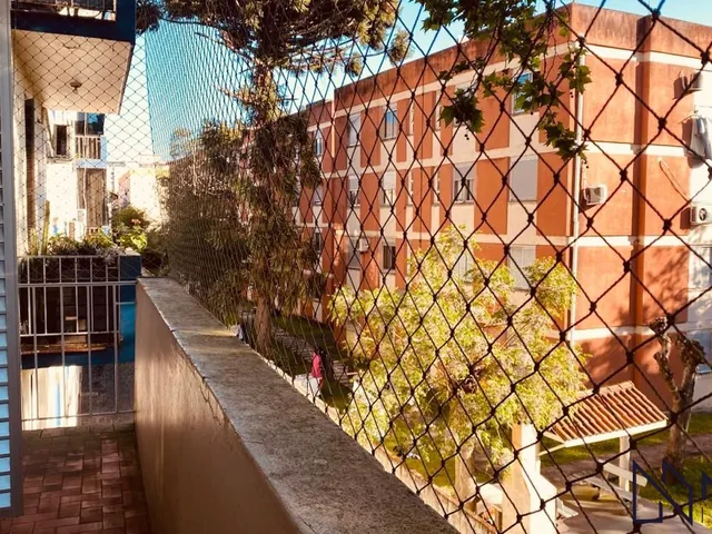 Imagem 4: Apartamento 2 Dormitórios com Sacada e Garagem no Bairro Fátima!