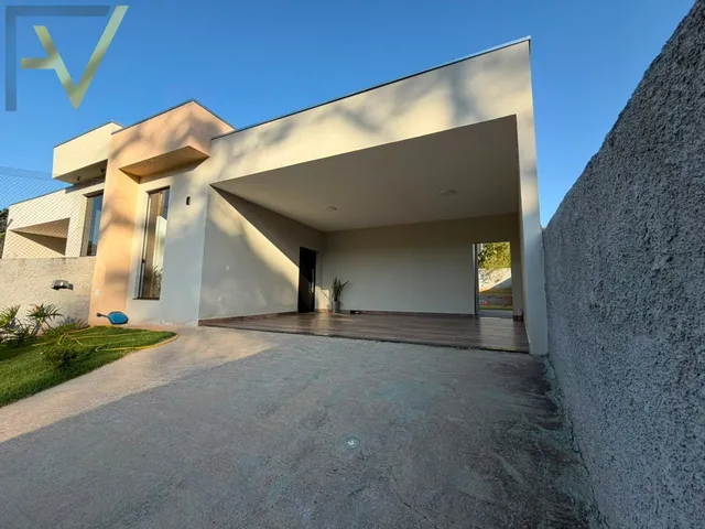 Imagem: A casa possui 3 Dormitórios, 1 Suíte, 3 Banheiros, 6