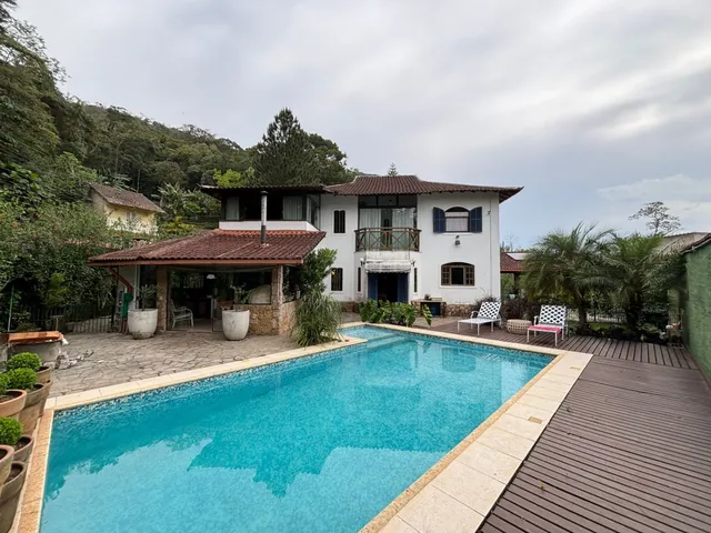 Imagem: Venda - Casas - 5 dormitórios - Quitandinha
