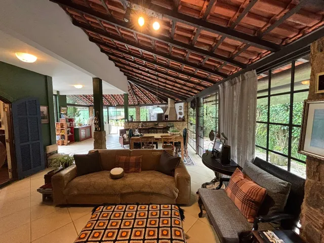 Imagem 5: Venda - Casas - 5 dormitórios - Quitandinha - Petrópolis - RJ