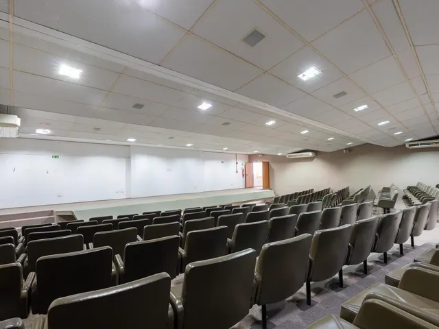 Imagem 11: P style="line-height: 1.4;">SEDE INSTITUCIONAL NO SAUS – 1.985 M² – AUDITÓRIO PARA