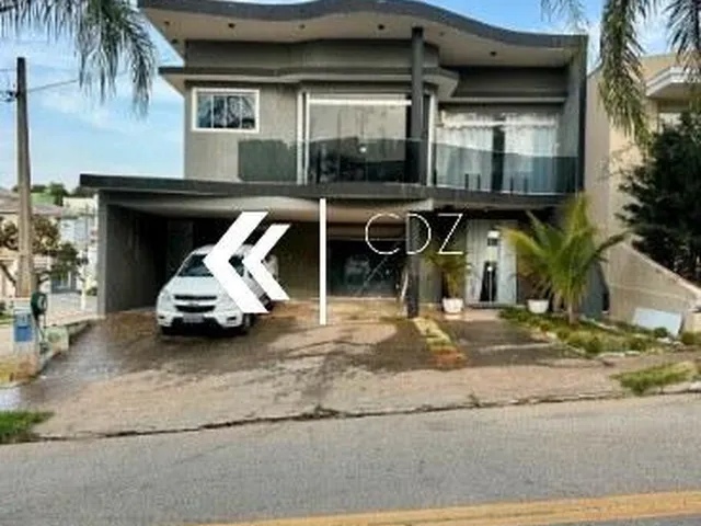 Imagem: A casa possui 4 Dormitórios, 5 Banheiros, 4 Vagas na