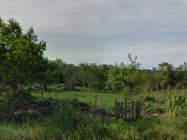 Imagem: O terreno possui 300m² de Área Privada e está localizado