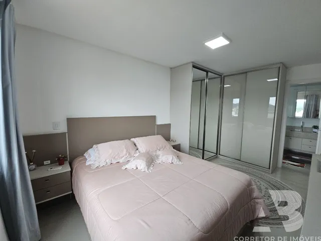 Imagem 3: Venda de Apartamento no Centro de Camboriú-SC: 2 Quartos, 1 Suíte, 2 Salas, 2