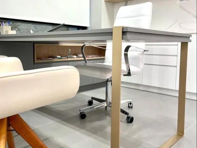 Imagem 3: Sala Comercial para comprar com 40 m2 totalmente decorada e mobiliada por arquiteta