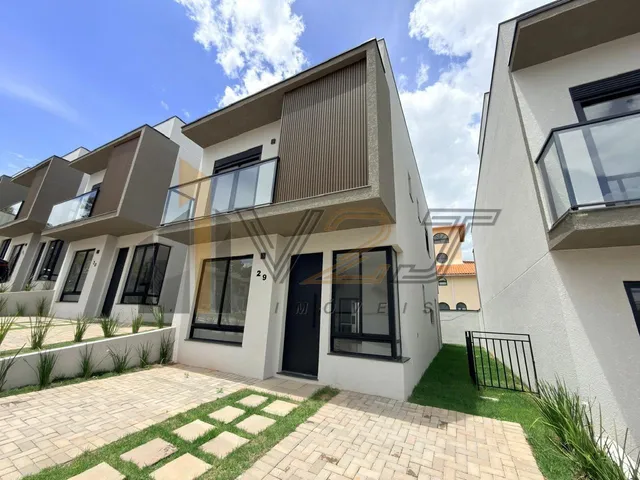 Imagem: A casa possui 3 Dormitórios, 3 Suítes, 5 Banheiros, 2