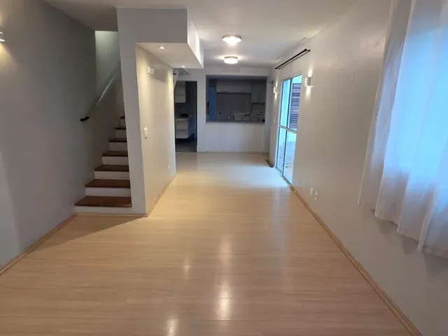 Imagem: A casa possui 2 Dormitórios, 1 Suíte, 3 Banheiros, 2