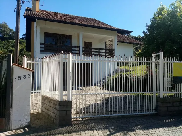 Imagem 4: Casa Residencial com 7 dormitórios, Sacada e Pátio para Locação