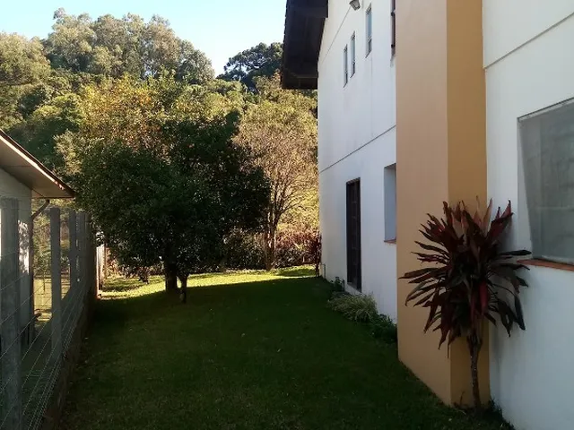 Imagem 5: Casa Residencial com 7 dormitórios, Sacada e Pátio para Locação