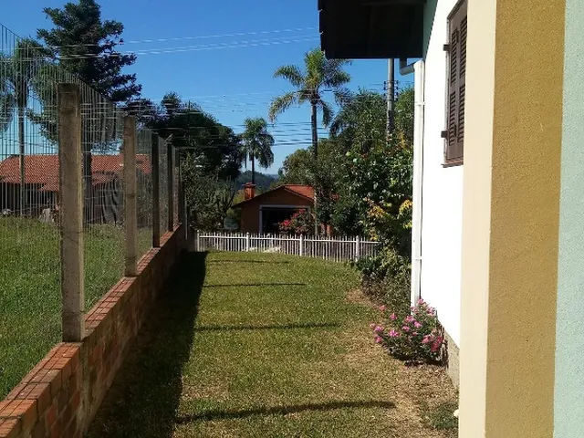 Imagem 10: Casa Residencial com 7 dormitórios, Sacada e Pátio para Locação