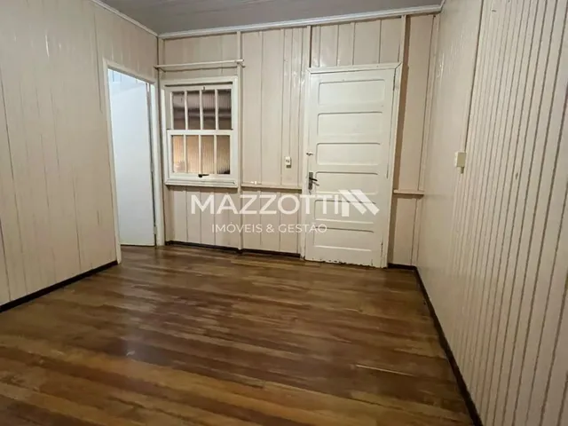 Imagem 2: Casa com piscina em amplo terreno com 799 m à venda, NAZARÉ, MEDIANEIRA - PR