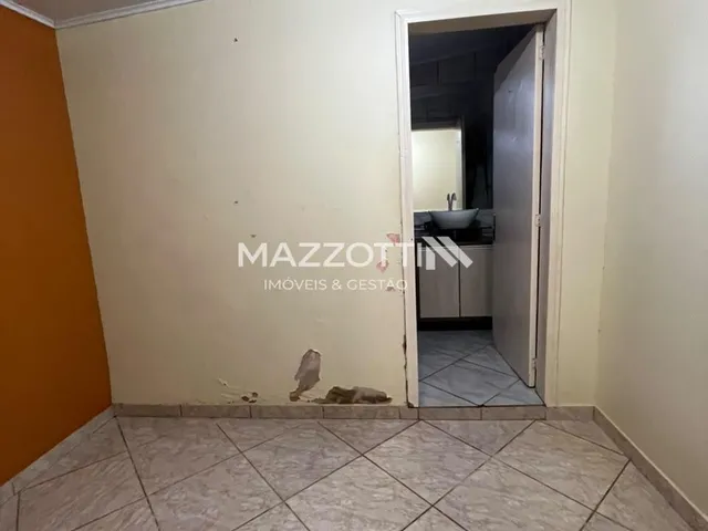 Imagem 5: Casa com piscina em amplo terreno com 799 m à venda, NAZARÉ, MEDIANEIRA - PR