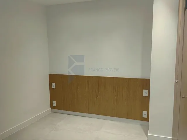 Imagem 12: P style="line-height: 1.4;">Descubra este elegante apartamento para locação no